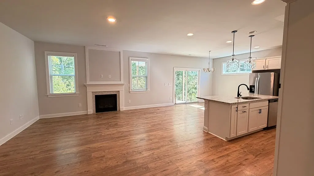 3 bed, 2.5 bath, 2016 sqft, $2,150 — Photo 4
