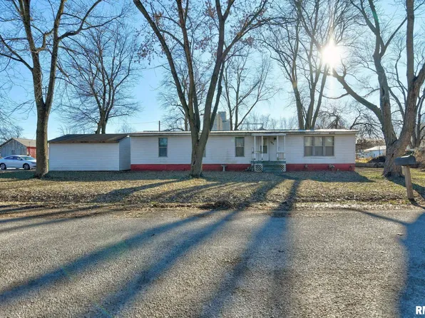 101 Oak St, Moweaqua, IL 62550