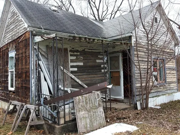 302 W Des Moines St, Eldon, IA 52554