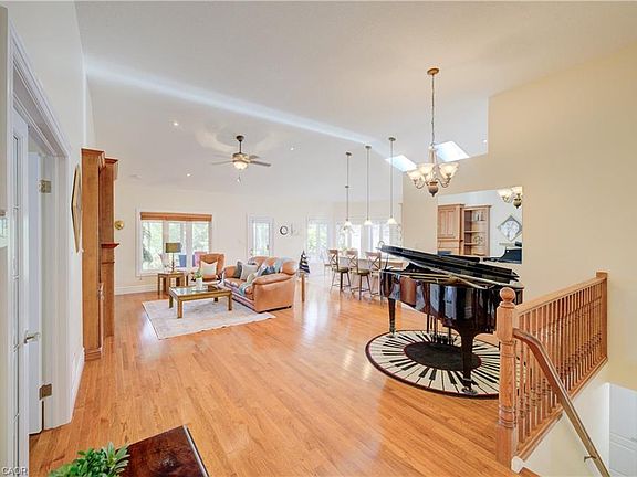 5th image of 22 Orchard Way