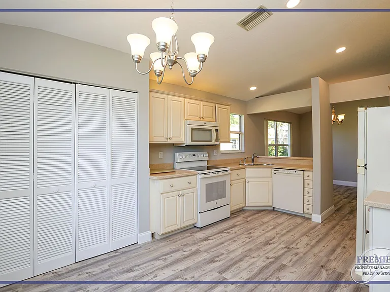 402 Emerald Bay Cir #E7 — Photo 23