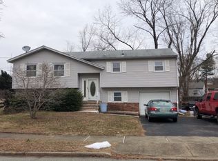 6 Cambridge Rd, Pompton Lakes, NJ 07442