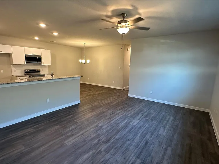 9804 Grosbeak Ln — Photo 2