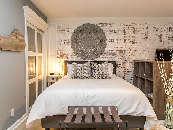 3rd image of 621 N Broadway #5