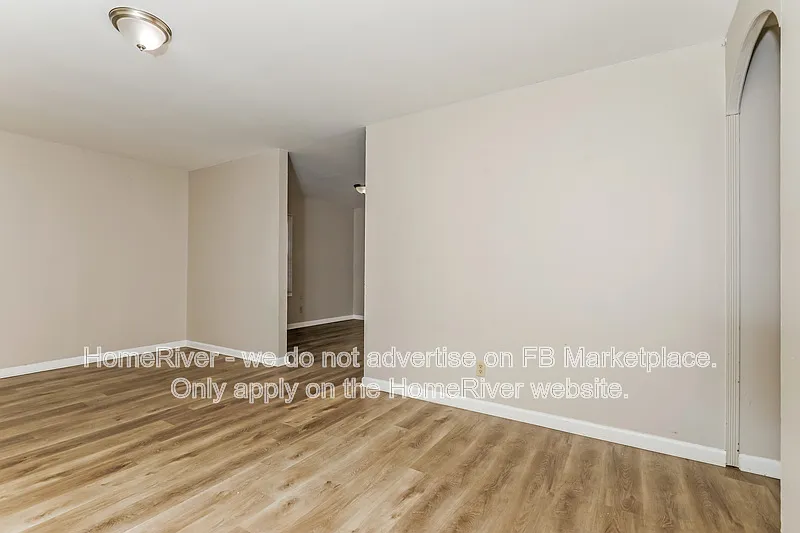 3 bed, 1.0 bath, 975 sqft, $1,560 — Photo 3
