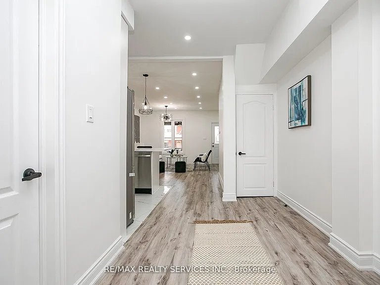 20 Somerset Ave E — Photo 15