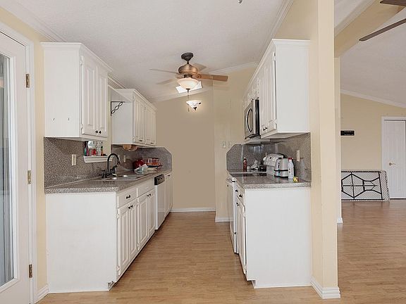 5th image of 15124 Cozy Cove Ln