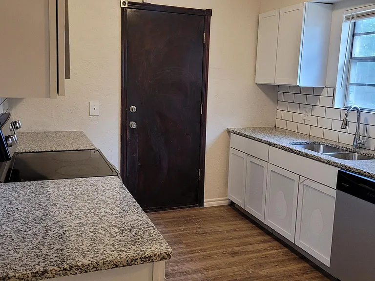 8605 Ambassador Rd — Photo 6