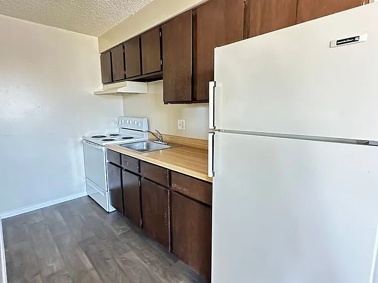 1420 W 71st Pl — Photo 8