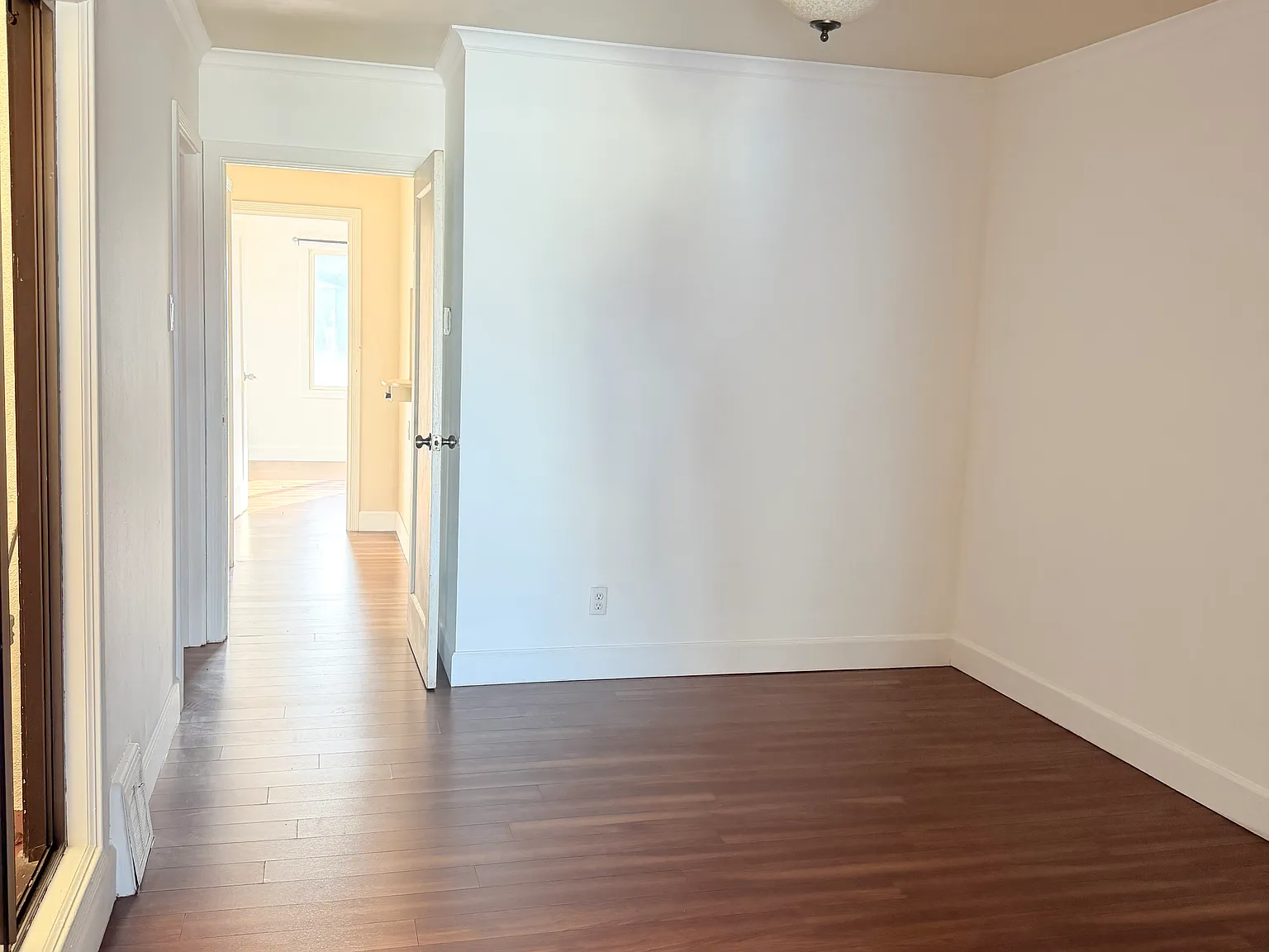 3 bed, 1.5 bath, 1300 sqft, $4,200 — Photo 2