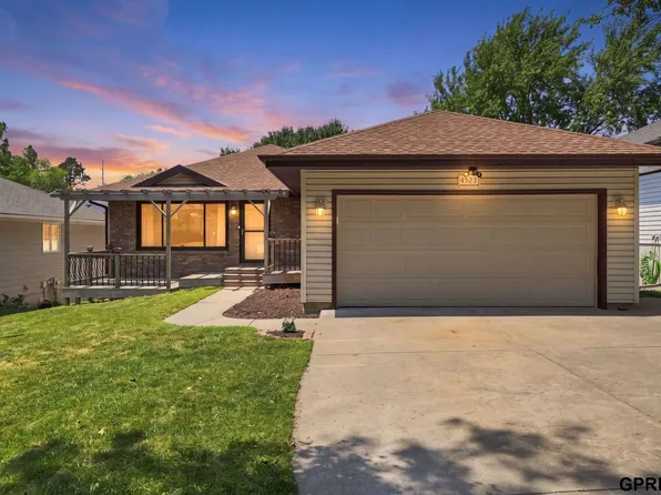4523 S 58th St, Lincoln, NE 68516