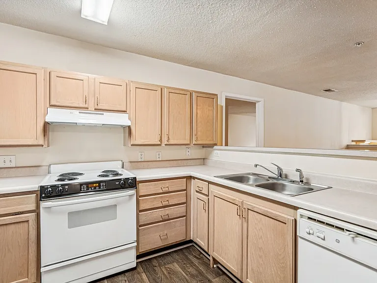 Woodland Crossing Apartment Homes — Photo 4