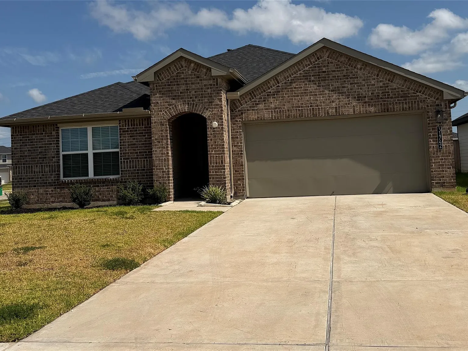 5 bed, 3.0 bath, 2270 sqft, $2,980 — Photo 3