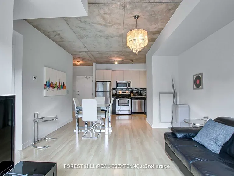 400 Wellington St W #312 — Photo 6