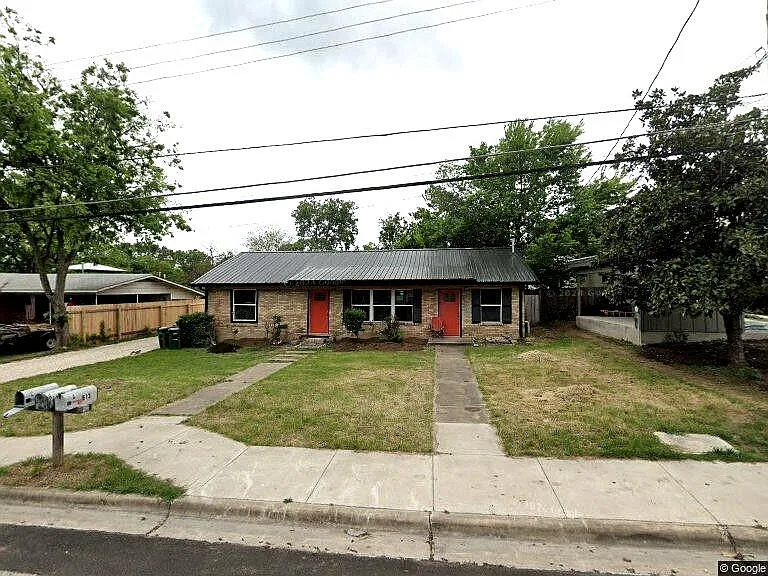 613 Brentwood St #B — Photo 1