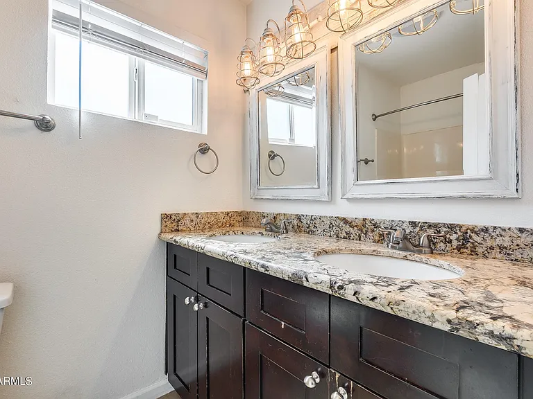 2933 W Muriel Dr — Photo 12