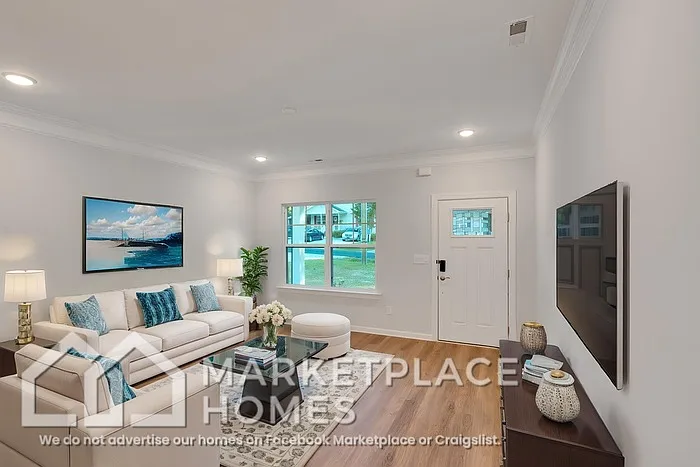 3 bed, 2.0 bath, 1298 sqft, $1,695 — Photo 4