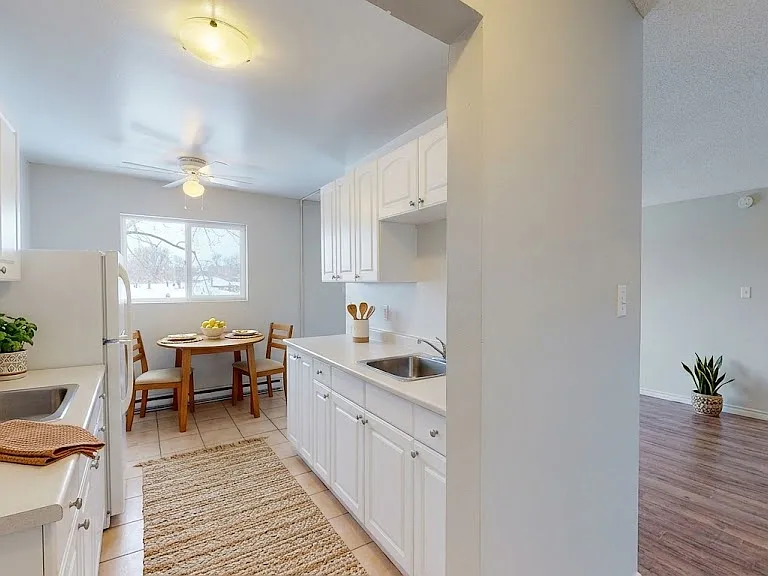 273 Queen St #B — Photo 3