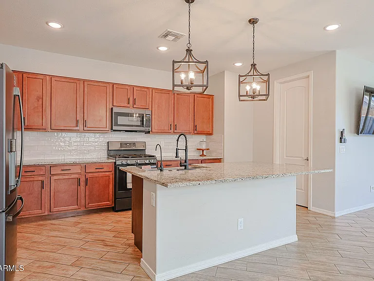 15269 W Pierce St — Photo 9