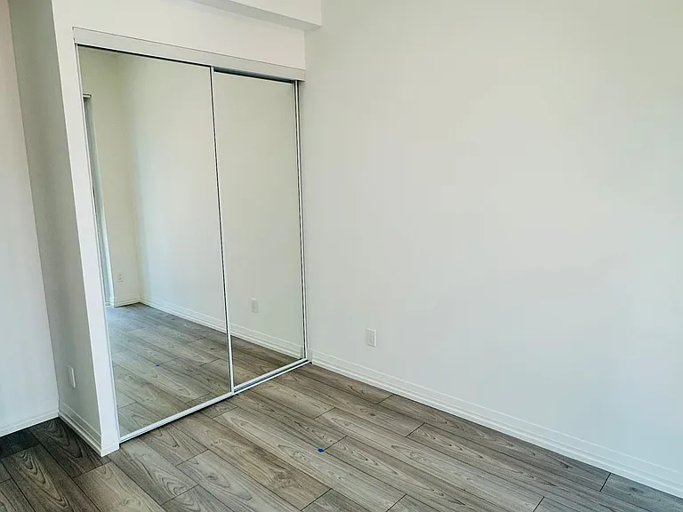 400 King St W #1003 — Photo 9