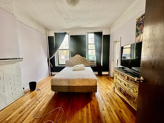 Rented by Daniel Gale Sotheby's International Realty | media 12