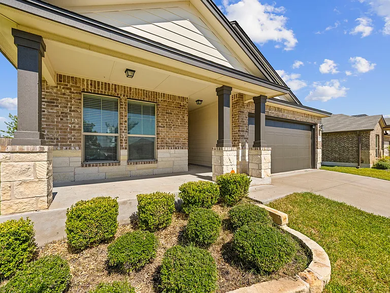 8402 Pleasant Trail Dr — Photo 36