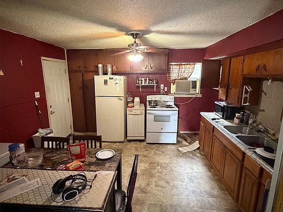 2nd image of 1055 Star St