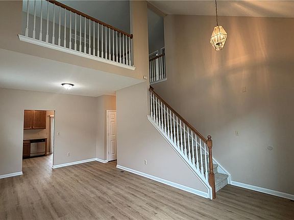 4th image of 2288 Creekside Dr