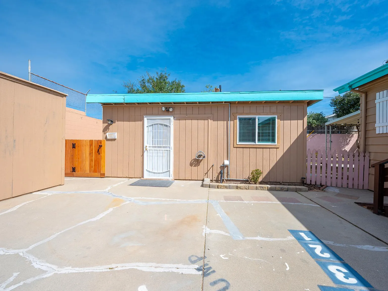 1 bed, 450 sqft, $1,600 — Photo 3