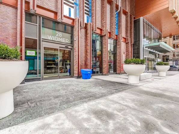 28 Widmer St #3127, Toronto, ON M5V 0T2