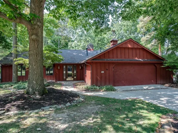 11884 The Blfs, Strongsville, OH 44136