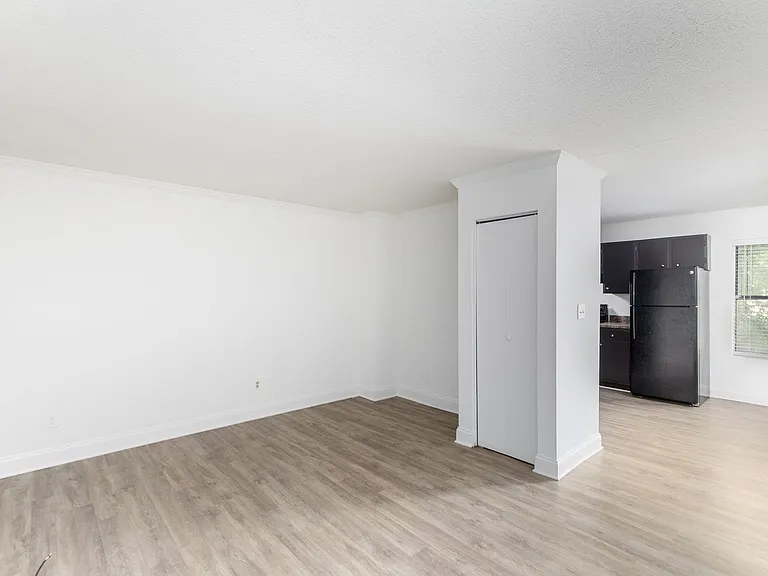 5th Avenue Apartments — Photo 47