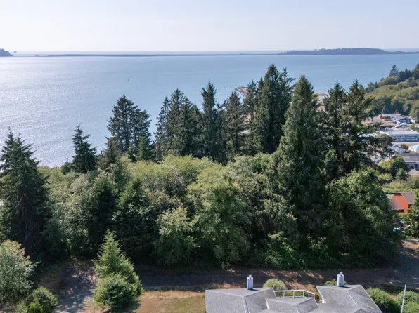 6&7 7th St, Bay City, OR 97107