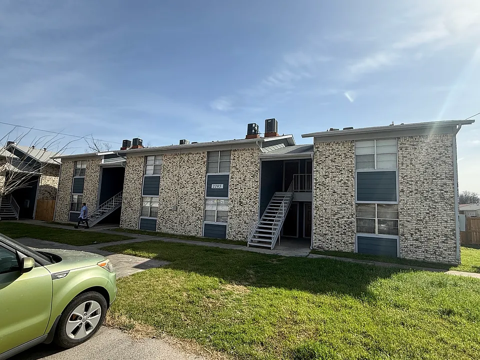 2205 Jennifer Dr #5