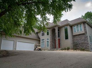 445 Sangamon Ln, Dixon, IL 61021