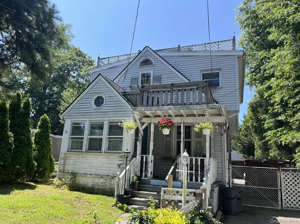 1014 Washington Drive, Centerport, NY 11721