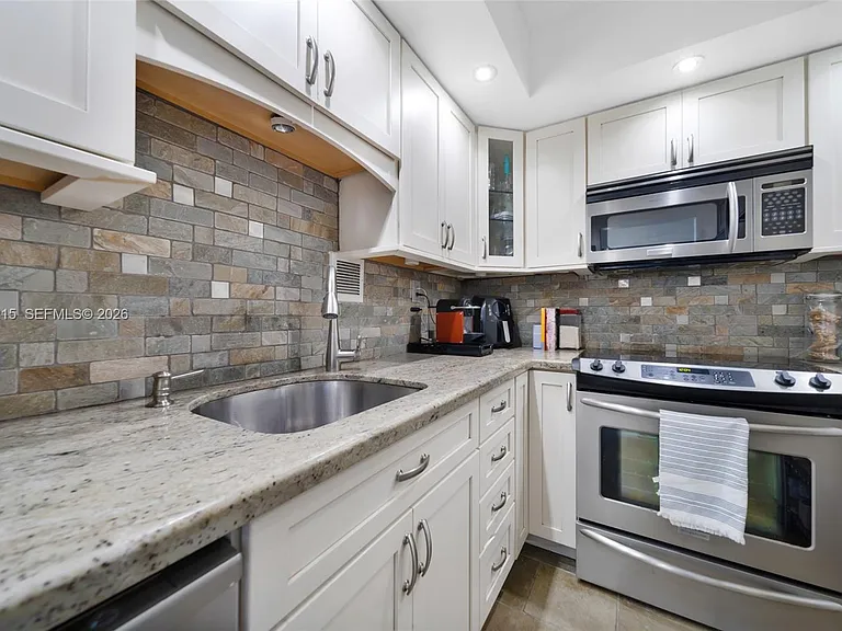 1200 West Ave #15 — Photo 19