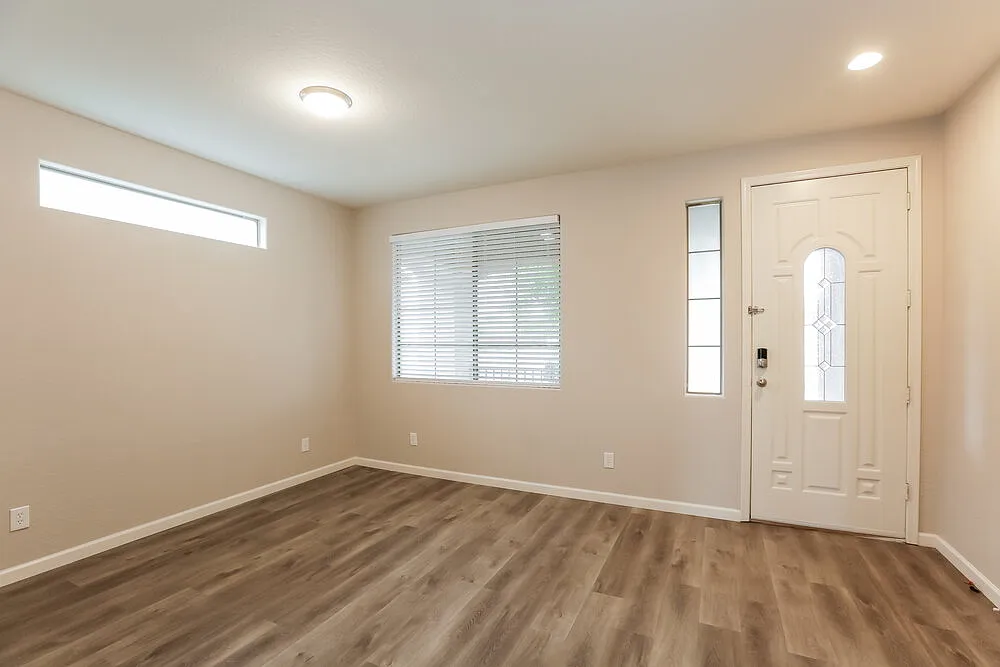 4 bed, 2.0 bath, 1708 sqft, $2,045 — Photo 3
