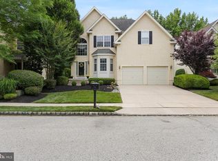 30 Wood View Dr, Mount Laurel, NJ 08054