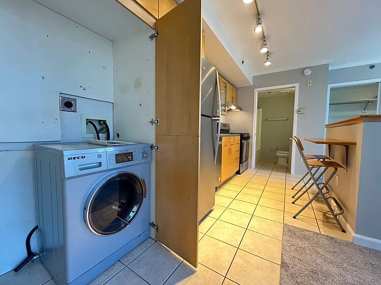 533 NE Holladay St #402 — Photo 24