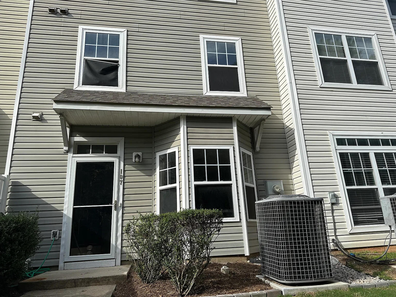 3 bed, 2.5 bath, 1700 sqft, $1,750 — Photo 2