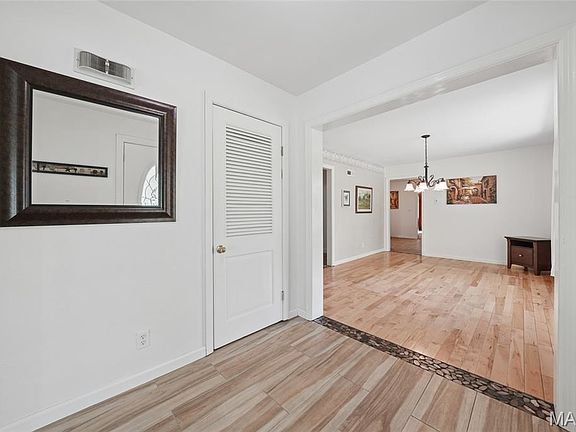4th image of 232 Old Ballwin Rd