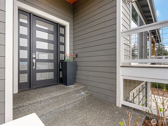 3rd image of 1225 34th St