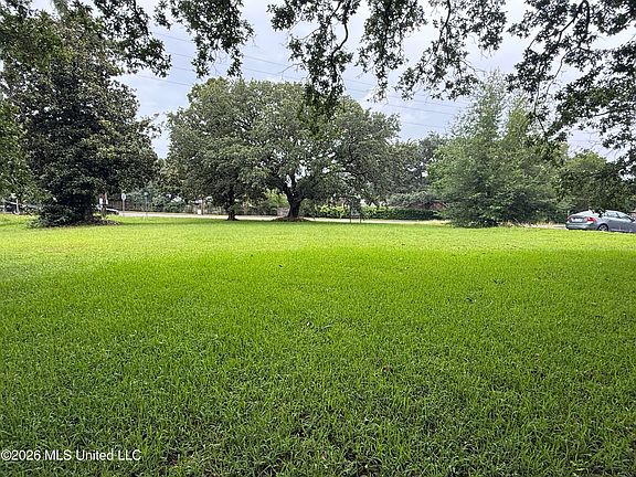 3rd image of 2685 Pass Rd