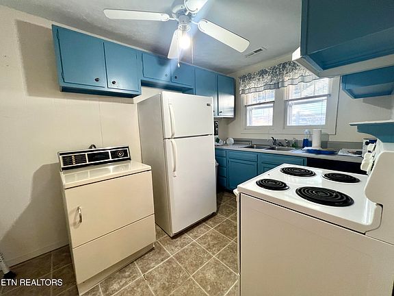 5th image of 806 Radford Pl