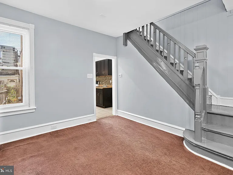 950 E Russell St — Photo 7