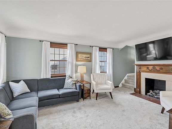 2nd image of 15027 Rosemary Ave