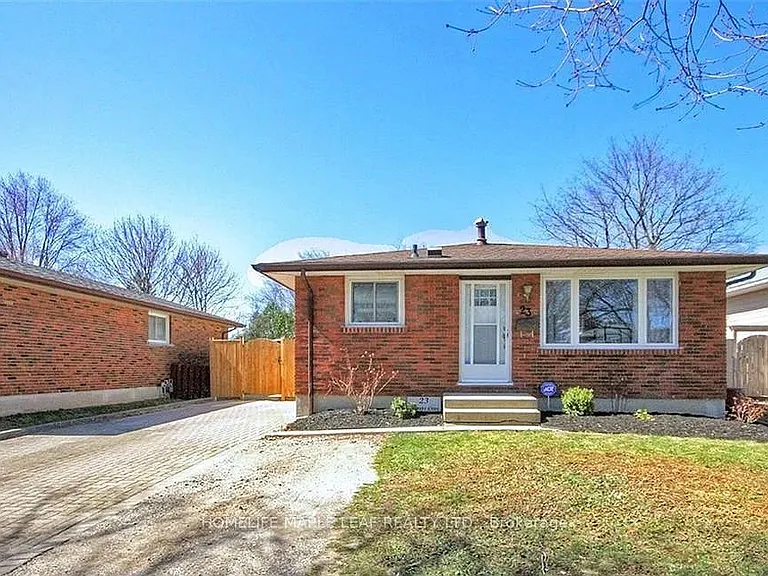 23 Barrett Cres — Photo 1
