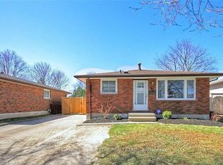 23 Barrett Cres, London, ON N6E 1T4