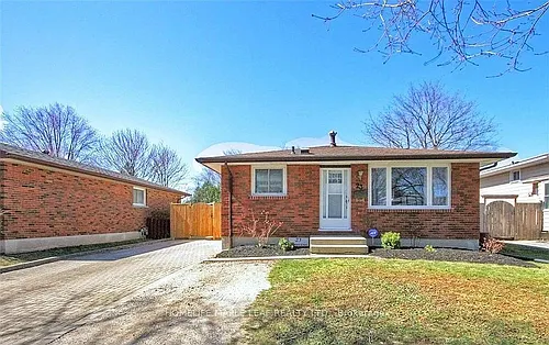 23 Barrett Cres Photo 1